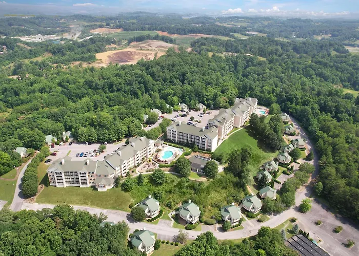 Hotel with pool: Sunrise Ridge Resort